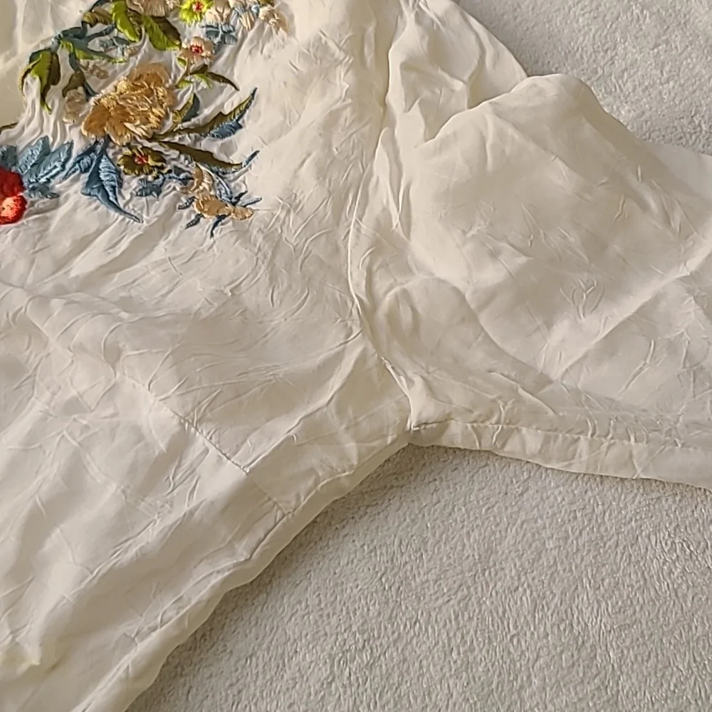 Johnny Was White Blouse Floral Embroidery XS Rayon Long Sleeve FLAW flowy Boho - Picture 6 of 10